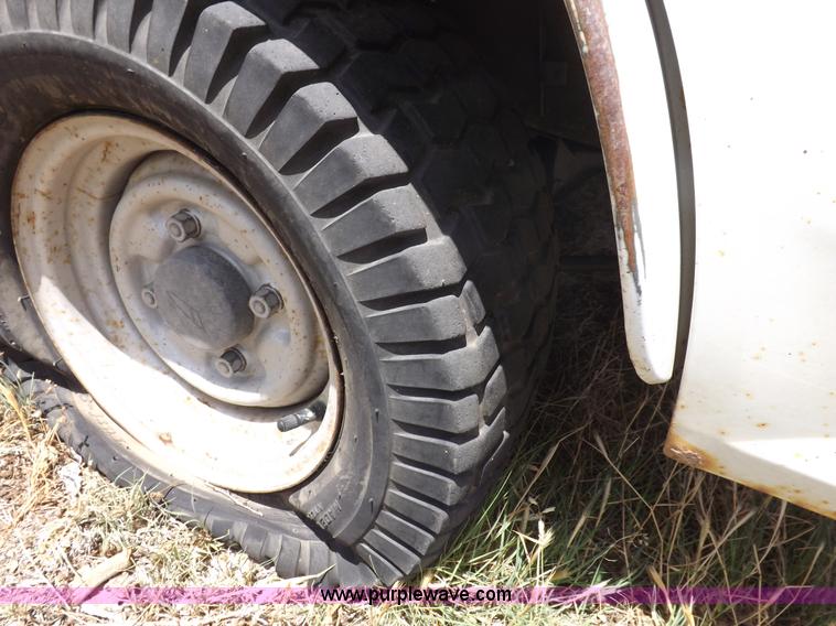 image for item I7741 1992 Daihatsu HiJet utility vehicle