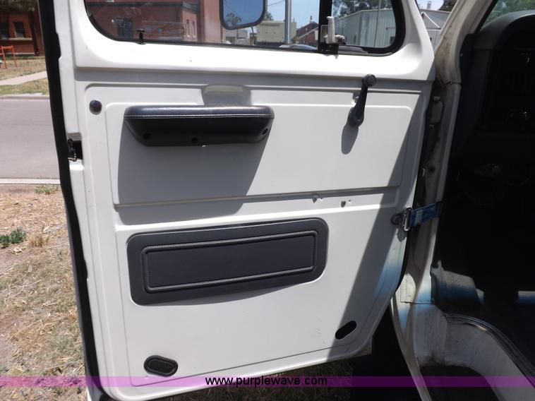 image for item I7742 1990 Ford Econoline E350 bus