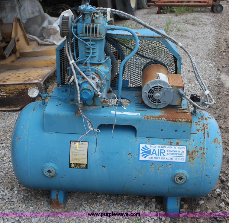 image for item U9511 30 gallon air compressor