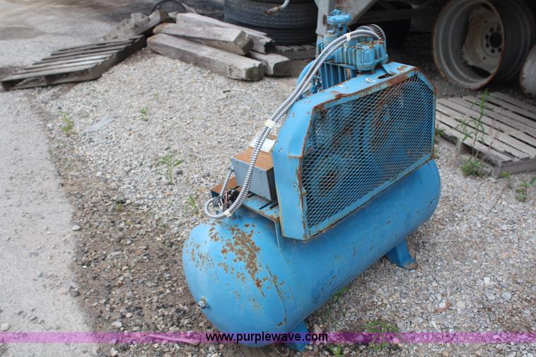 image for item U9511 30 gallon air compressor