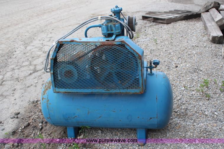 image for item U9511 30 gallon air compressor