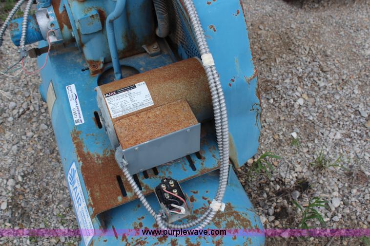 image for item U9511 30 gallon air compressor