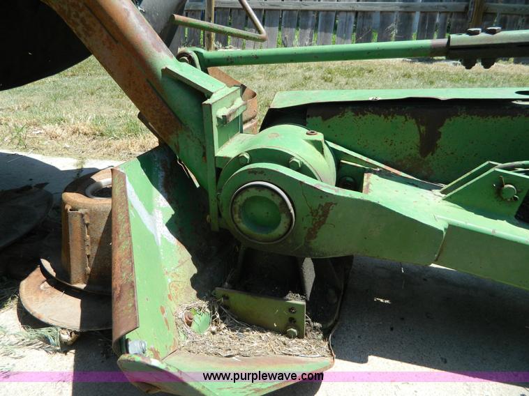 image for item W9008 John Deere 260 disc mower