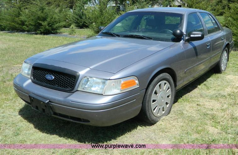 image for item Y9266 2006 Ford Crown Victoria Police Interceptor