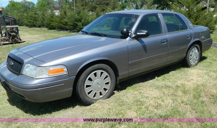 image for item Y9266 2006 Ford Crown Victoria Police Interceptor