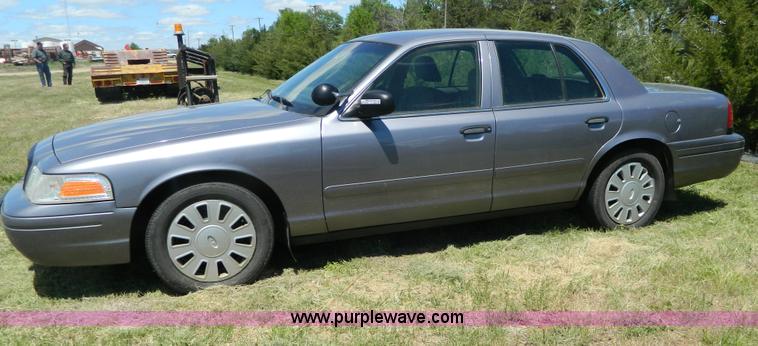 image for item Y9266 2006 Ford Crown Victoria Police Interceptor