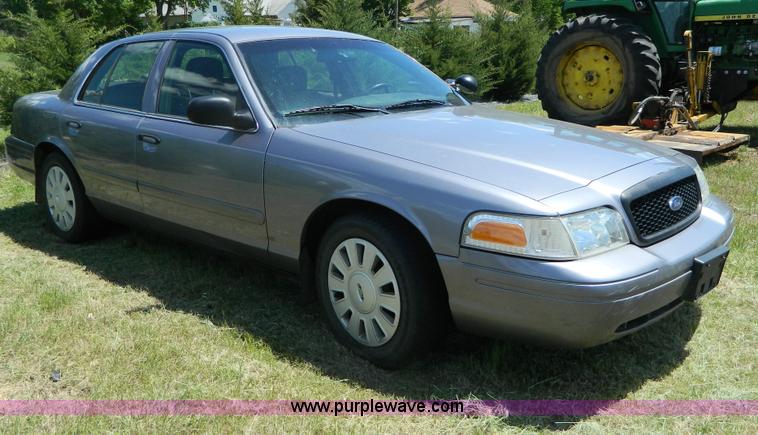 image for item Y9266 2006 Ford Crown Victoria Police Interceptor