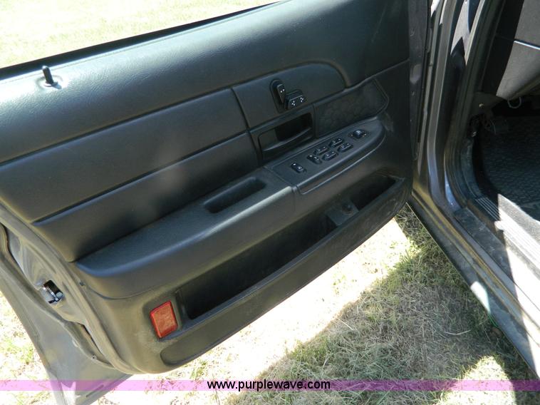 image for item Y9266 2006 Ford Crown Victoria Police Interceptor