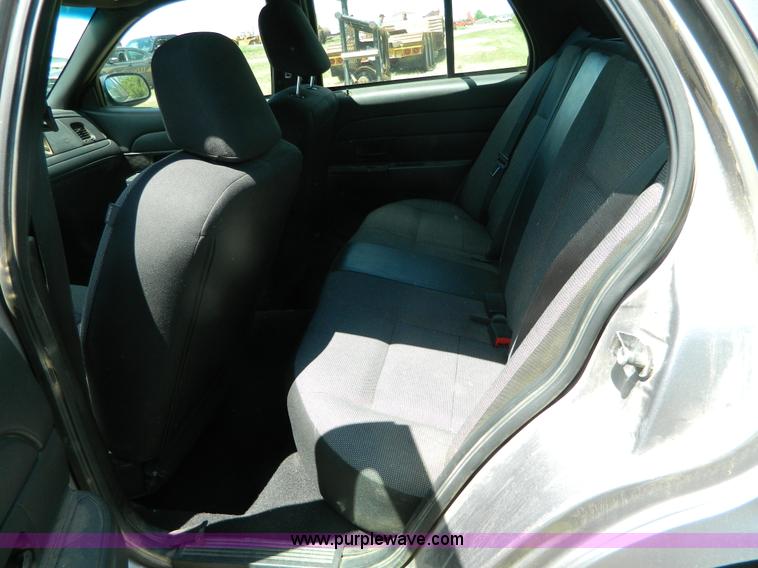 image for item Y9266 2006 Ford Crown Victoria Police Interceptor