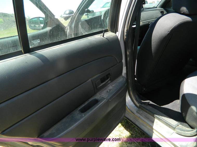 image for item Y9266 2006 Ford Crown Victoria Police Interceptor