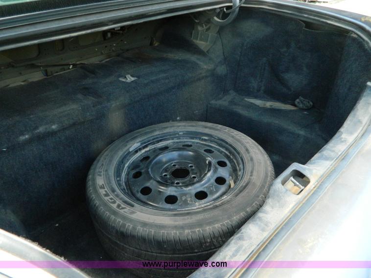 image for item Y9266 2006 Ford Crown Victoria Police Interceptor