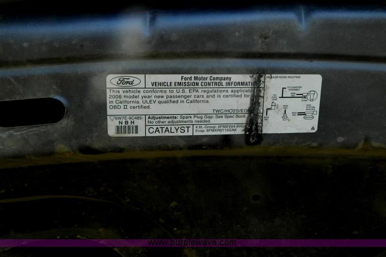 image for item Y9266 2006 Ford Crown Victoria Police Interceptor