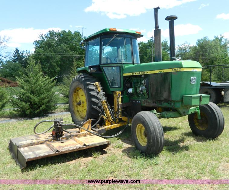 image for item Y9268 1976 John Deere 4430 tractor