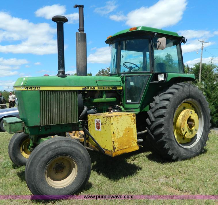 image for item Y9268 1976 John Deere 4430 tractor