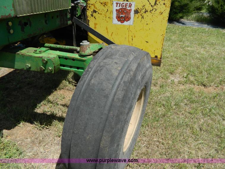 image for item Y9268 1976 John Deere 4430 tractor
