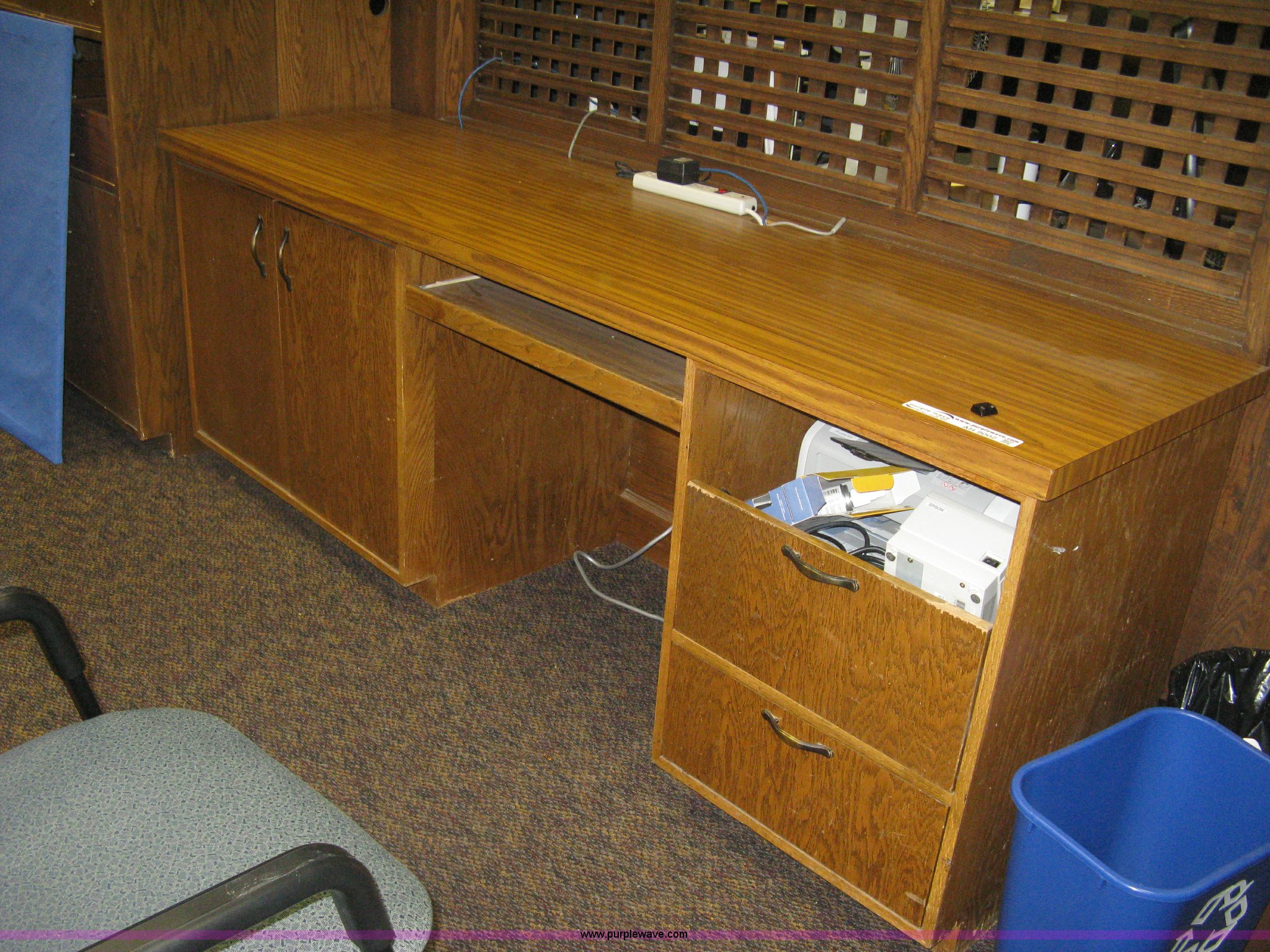 Assorted office furniture in Wichita, KS Item AH9002 sold Purple Wave