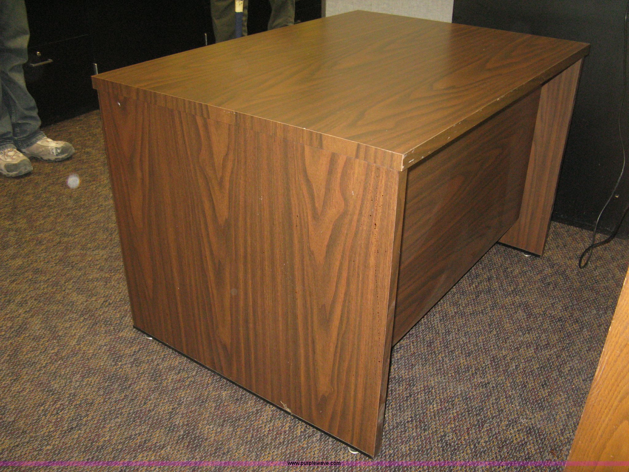 Assorted office furniture in Wichita, KS Item AH9002 sold Purple Wave