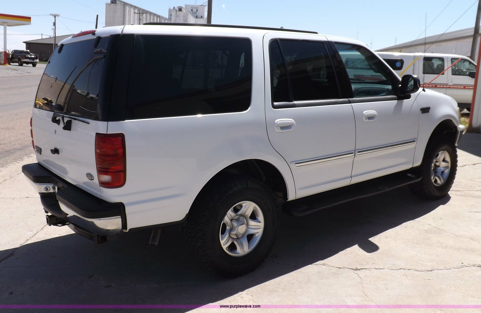 1998 Ford Expedition XLT SUV in Elkhart, KS | Item H7031 sold | Purple Wave