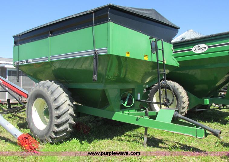 image for item A8543 1997 Unverferth 7000 grain cart