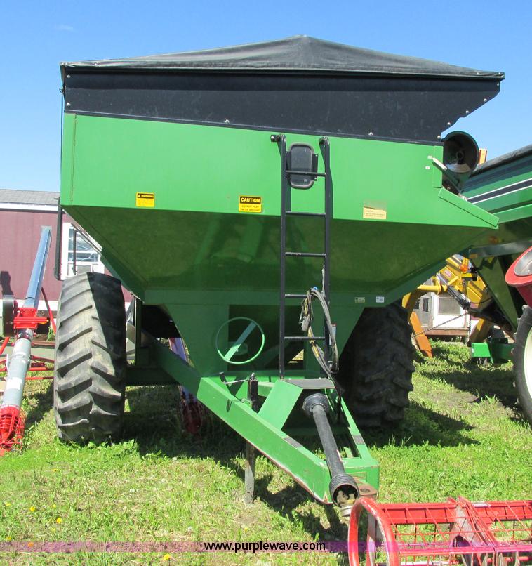 image for item A8543 1997 Unverferth 7000 grain cart