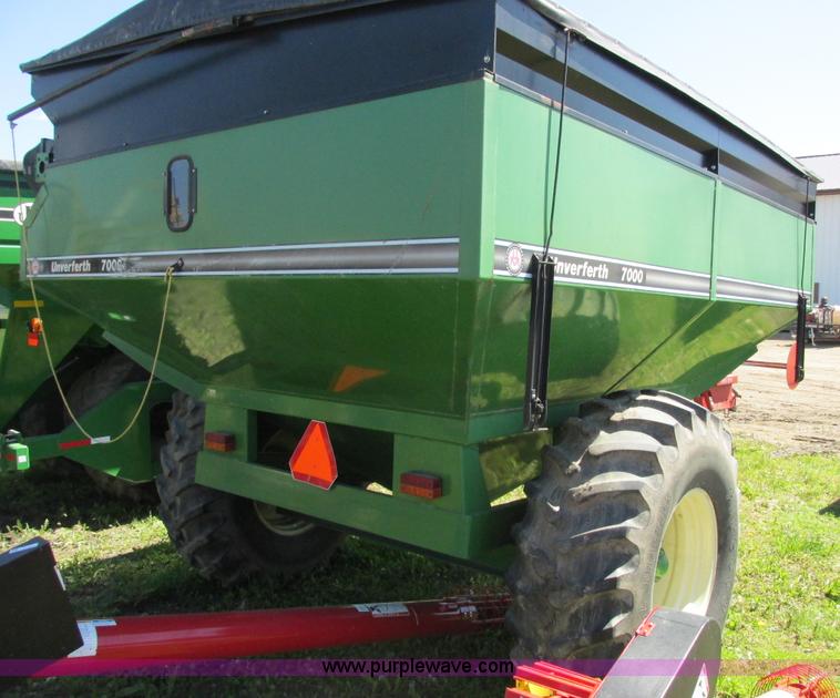 image for item A8543 1997 Unverferth 7000 grain cart