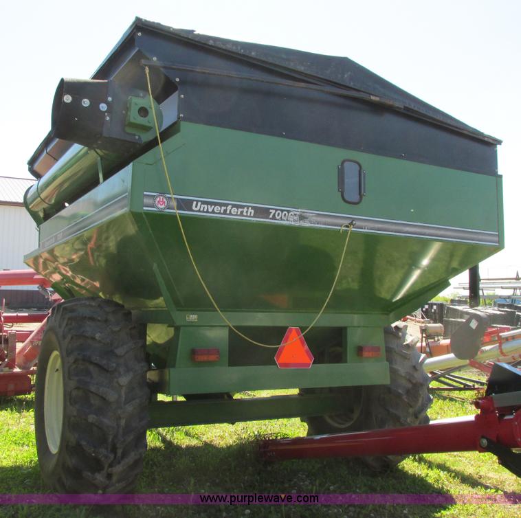 image for item A8543 1997 Unverferth 7000 grain cart