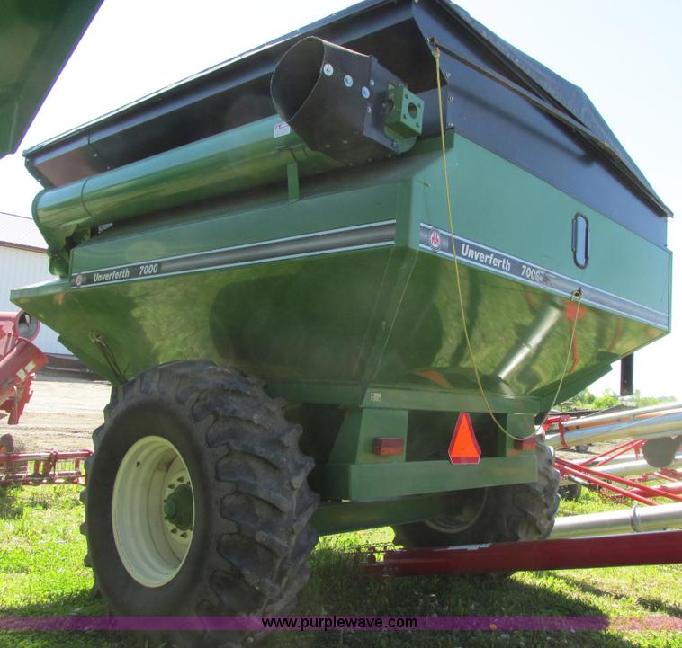 image for item A8543 1997 Unverferth 7000 grain cart