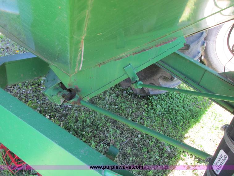 image for item A8543 1997 Unverferth 7000 grain cart