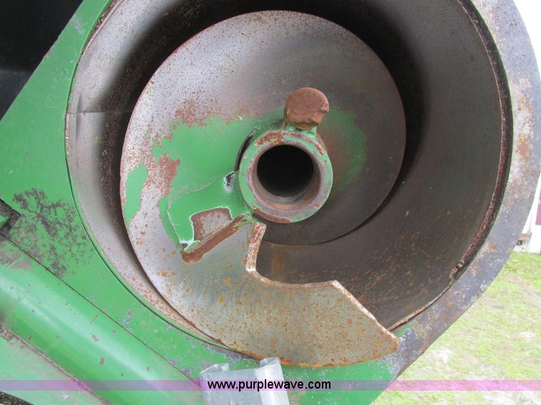 image for item A8543 1997 Unverferth 7000 grain cart