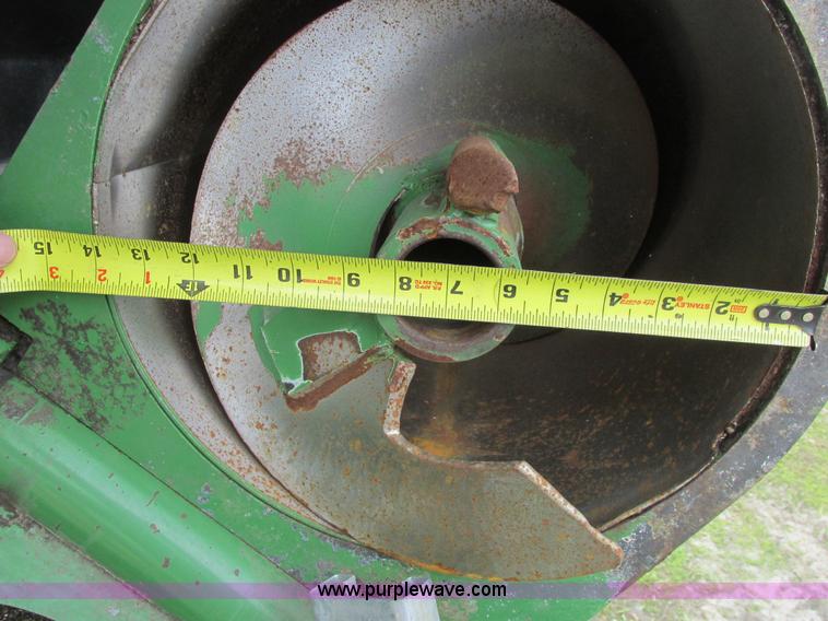 image for item A8543 1997 Unverferth 7000 grain cart