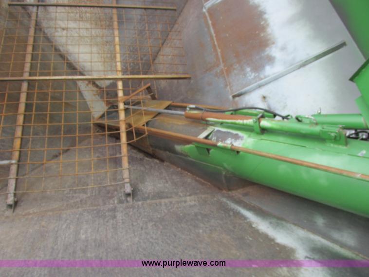 image for item A8543 1997 Unverferth 7000 grain cart