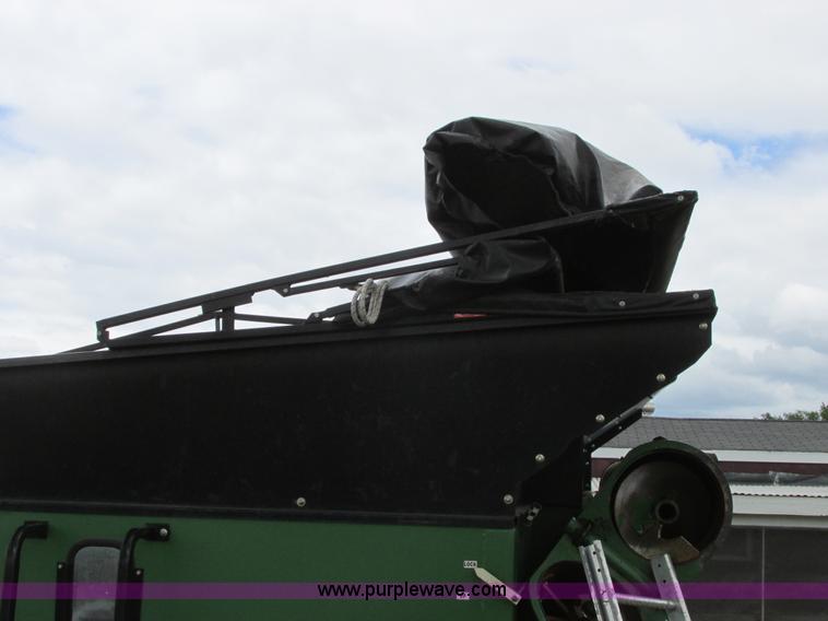 image for item A8543 1997 Unverferth 7000 grain cart