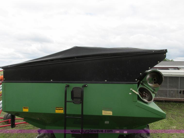 image for item A8543 1997 Unverferth 7000 grain cart