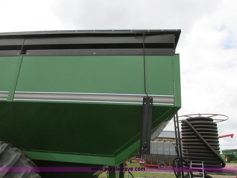 image for item A8543 1997 Unverferth 7000 grain cart