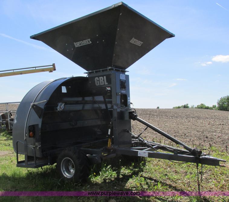 image for item A8554 2010 Loftness GBL grain bag loader