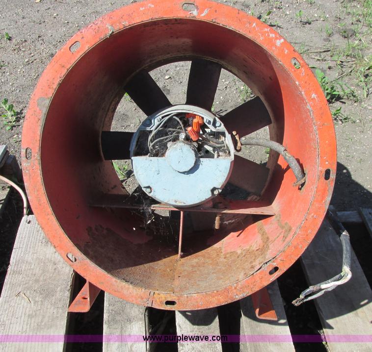 Monarch grain bin fan in Kensington, MN Item A8561 sold Purple Wave
