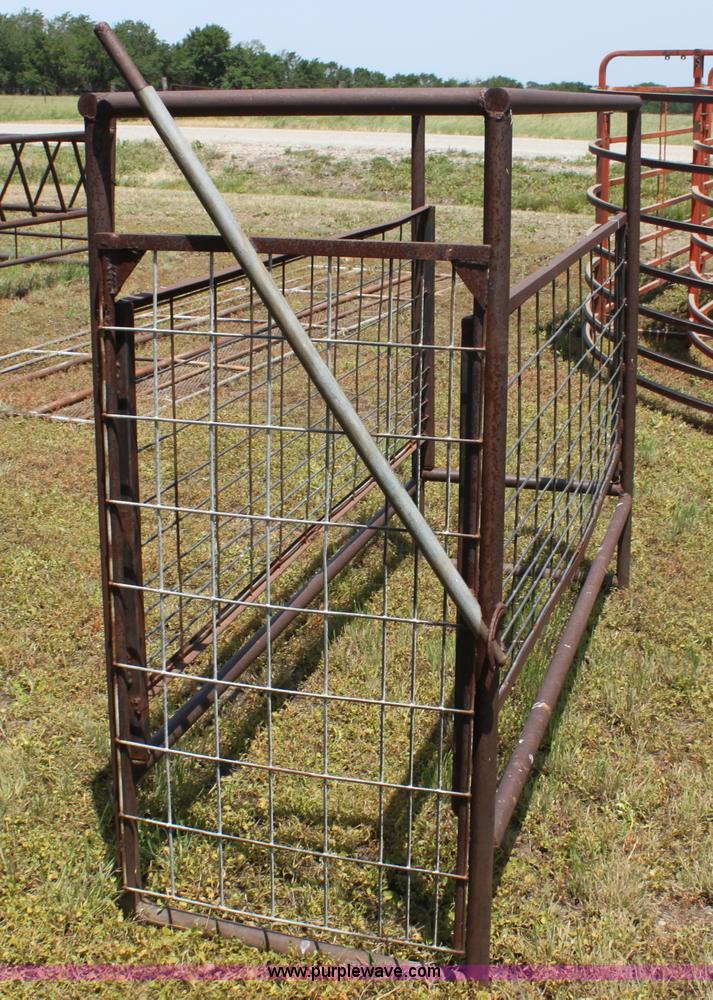 Portable striping chute for team roping in Waverly, KS Item AE9205 sold Purple Wave