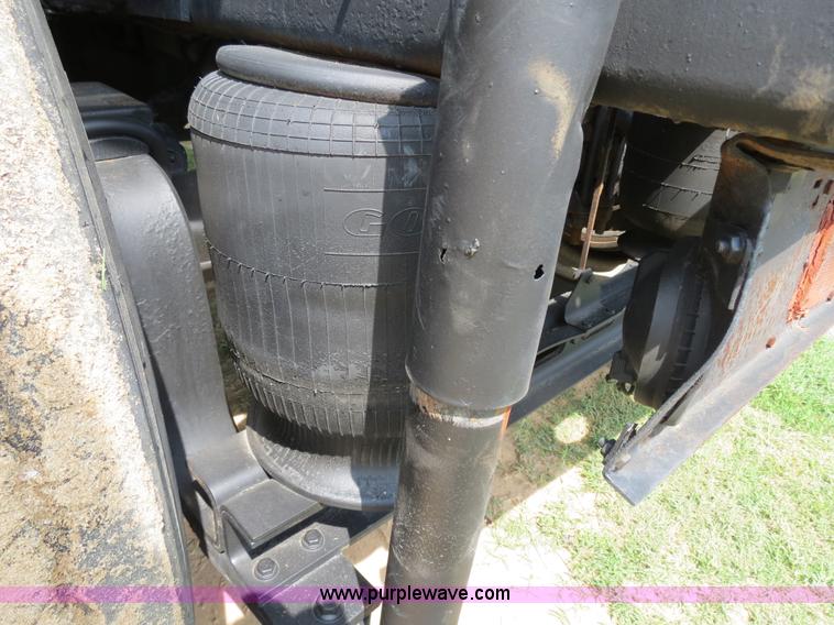 image for item B4775 1989 International 9300 Eagle semi truck