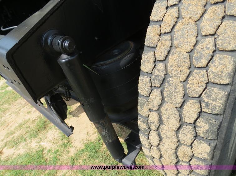 image for item B4775 1989 International 9300 Eagle semi truck