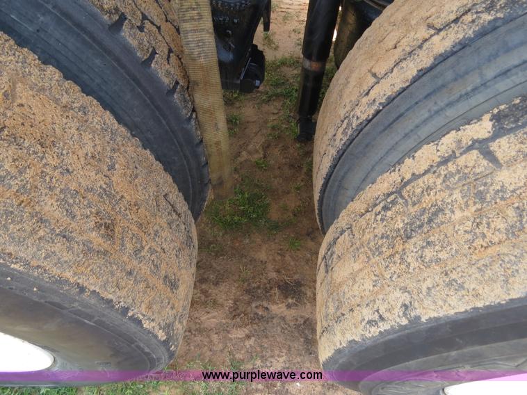 image for item B4775 1989 International 9300 Eagle semi truck