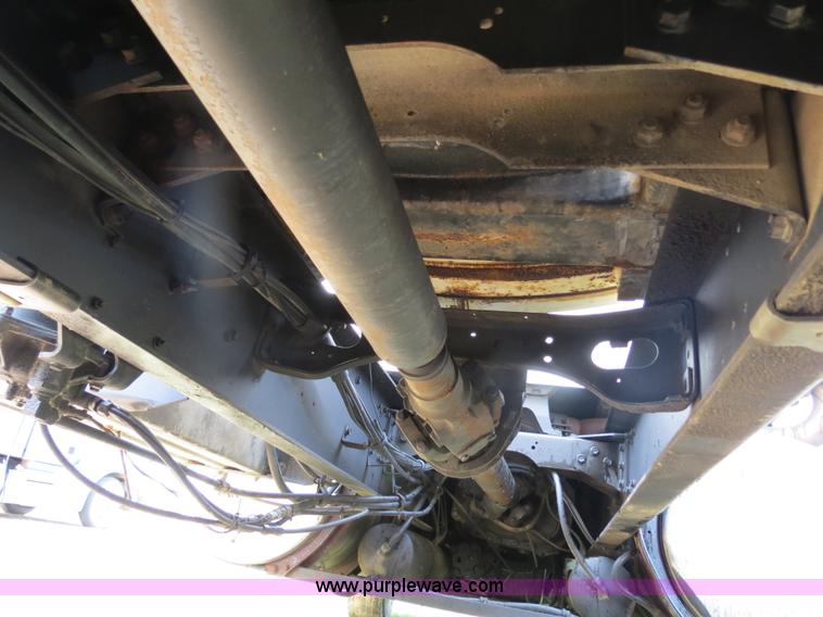 image for item B4775 1989 International 9300 Eagle semi truck