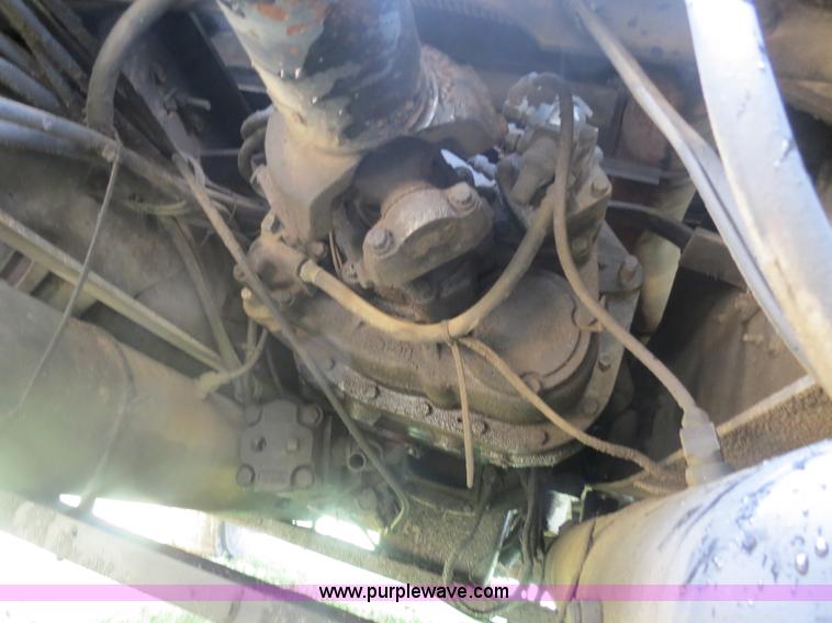 image for item B4775 1989 International 9300 Eagle semi truck