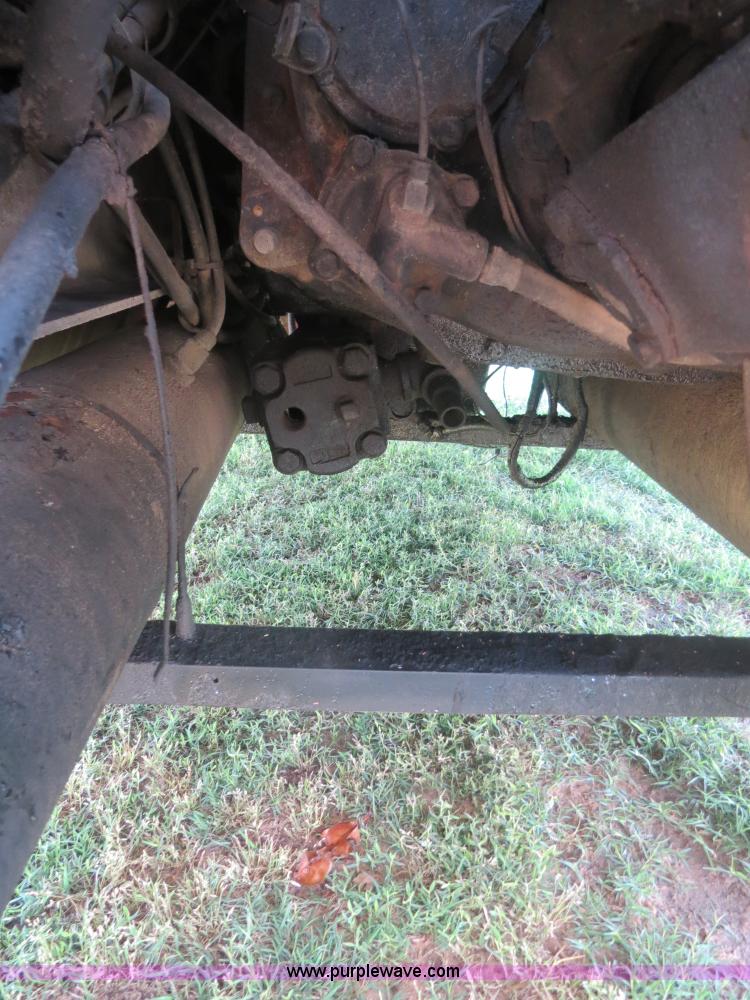 image for item B4775 1989 International 9300 Eagle semi truck