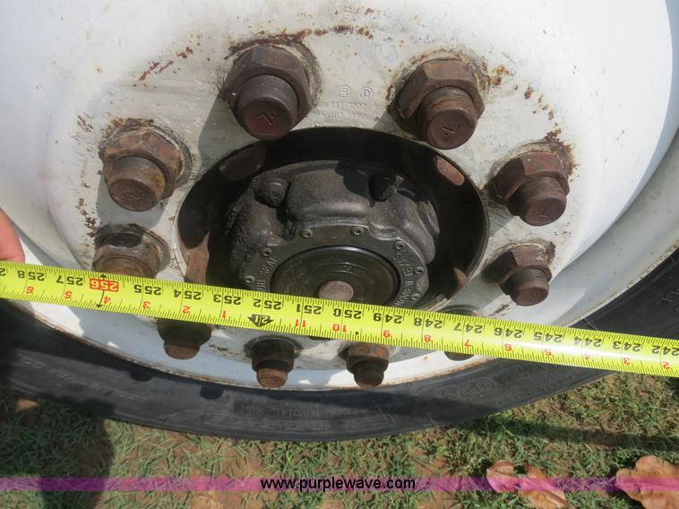 image for item B4775 1989 International 9300 Eagle semi truck