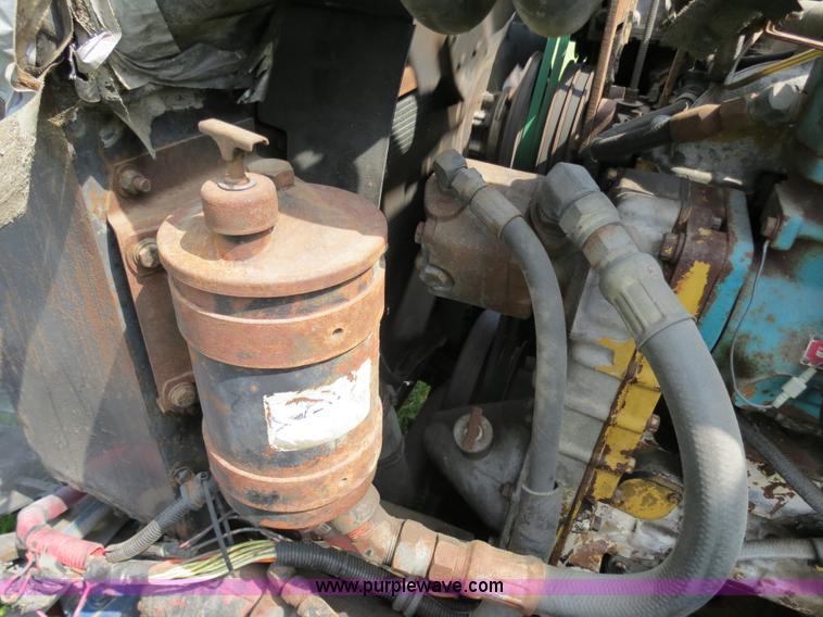 image for item B4775 1989 International 9300 Eagle semi truck