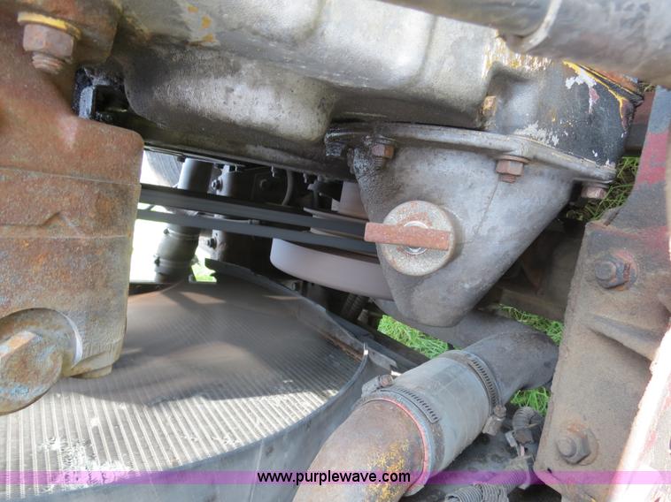 image for item B4775 1989 International 9300 Eagle semi truck