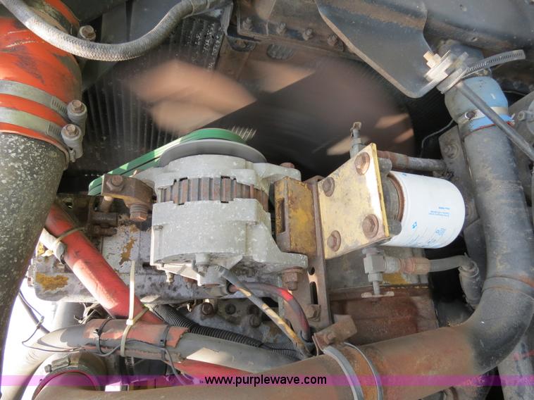 image for item B4775 1989 International 9300 Eagle semi truck