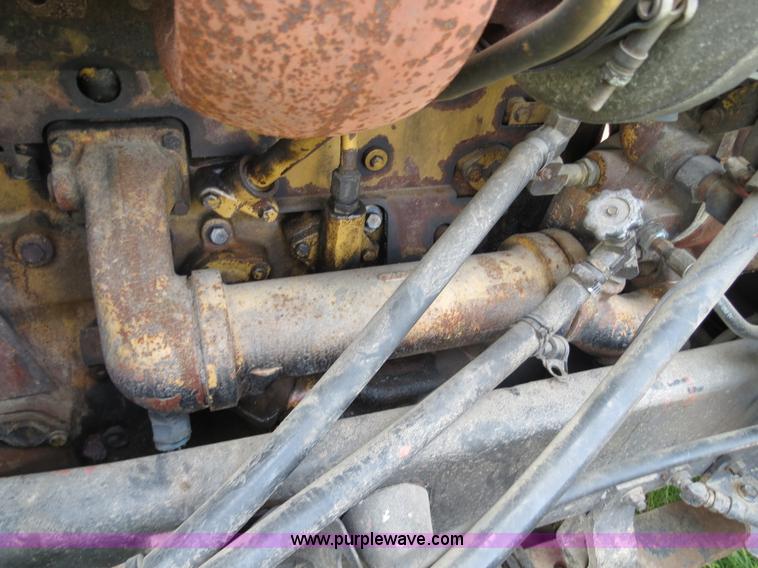 image for item B4775 1989 International 9300 Eagle semi truck