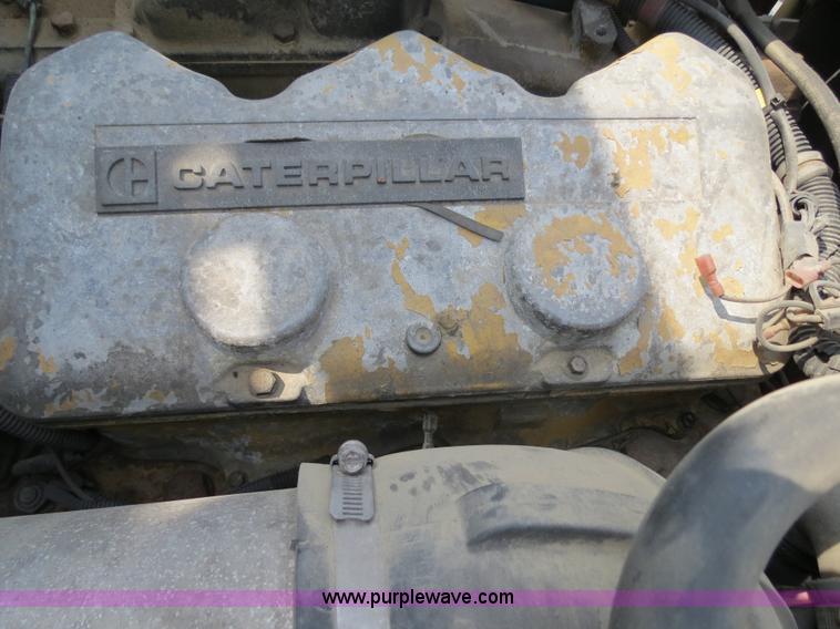 image for item B4775 1989 International 9300 Eagle semi truck