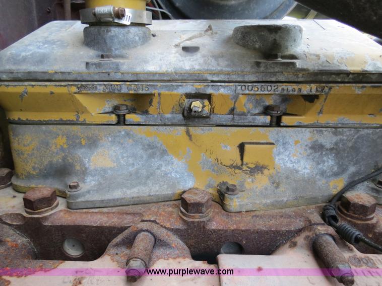 image for item B4775 1989 International 9300 Eagle semi truck